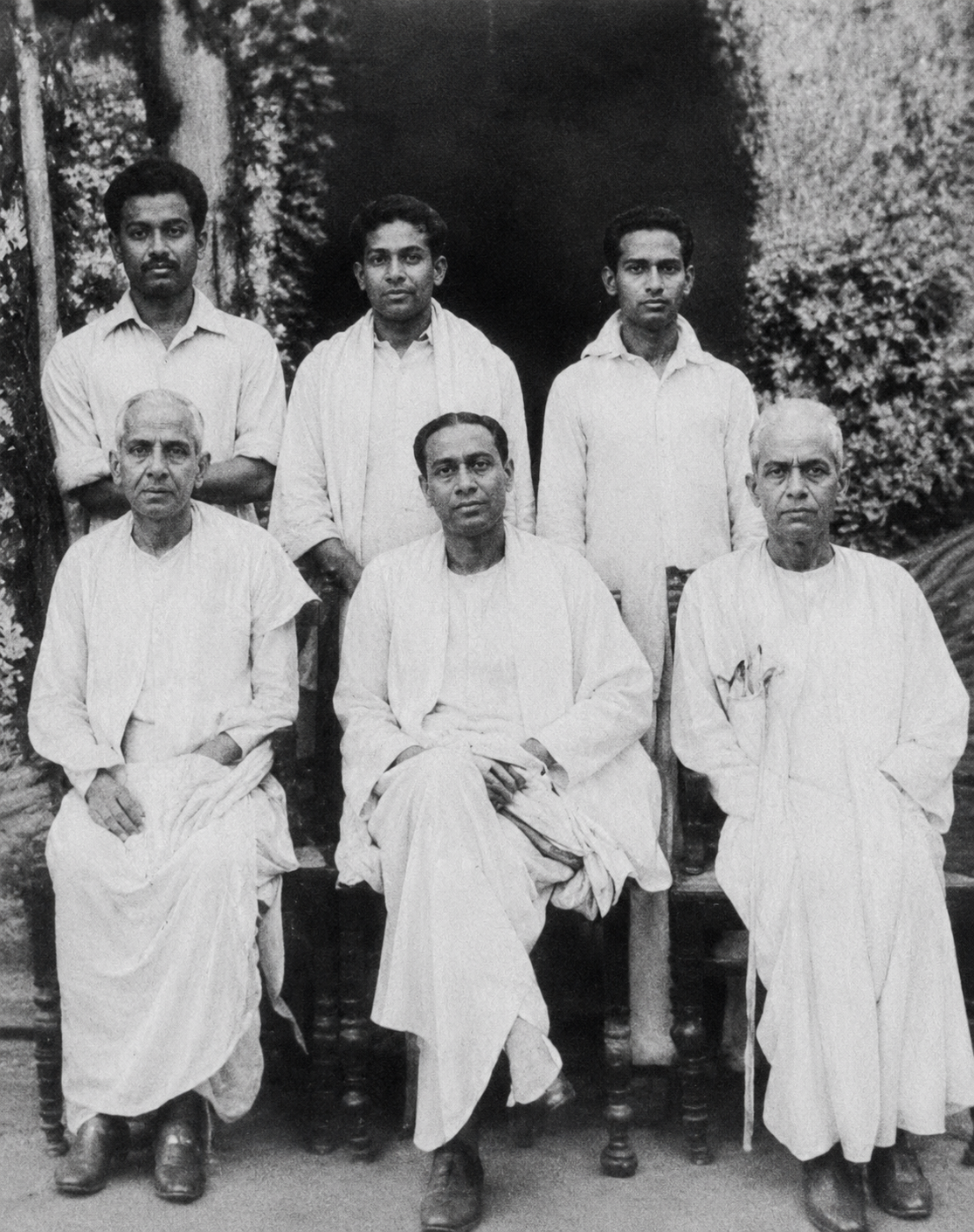 Left to Right, Front seats Nil Kamal Chakravarty c/o F. Varanasi (1930-63) sketch 6, Acharya Das, Siddheshwaranand Saraswati c/o F. Varanasi (1930-63) sketch 10. Back, standing Dwijendra and Narendra c/o F. Varanasi sketch 11, Hemanta c/o F. Varanasi sketch 12.